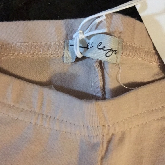 Lil leggs tight shorts - Picture 2 of 3